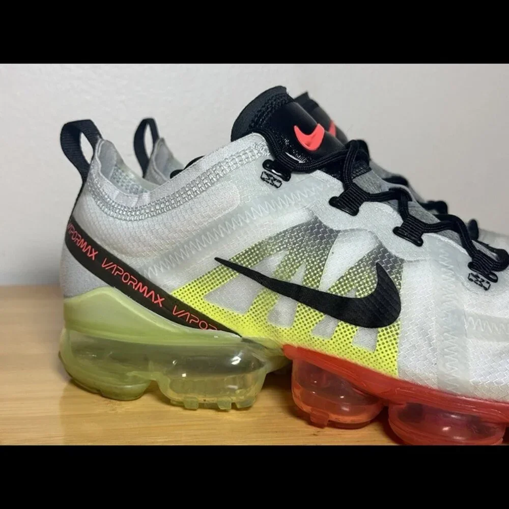 Size 9.5 - Nike Air Vapormax 2019 Pure Platinum Black Crimson‎ Mens AR6631-007 - Picture 2 of 9